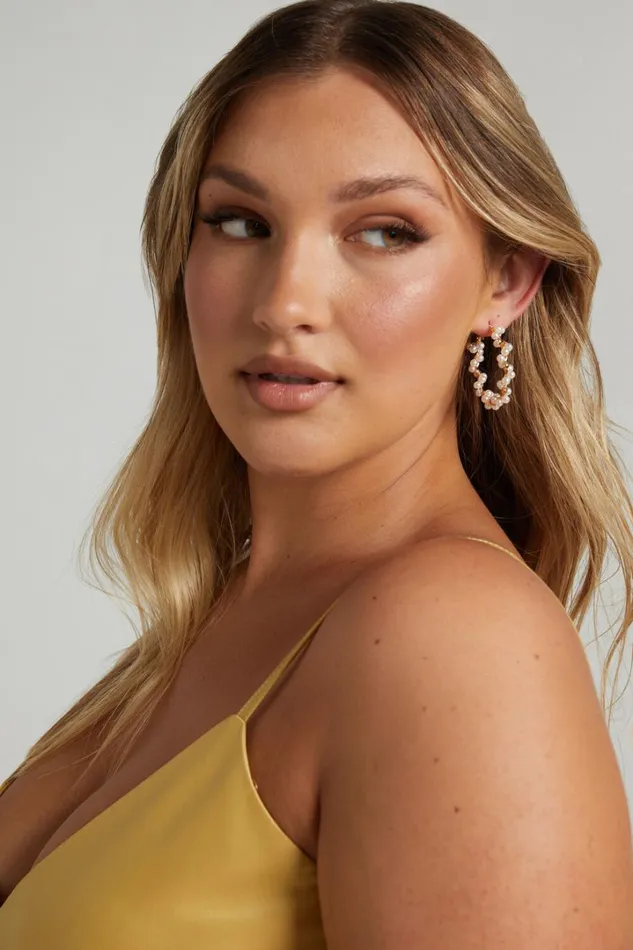 Bev Hoop Earrings In Gold And Pearl Women Showpo Earrings