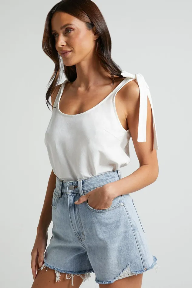 Bonnie Top 8211 Tie Strap Scoop Neck Cami In White Women Showpo Tops
