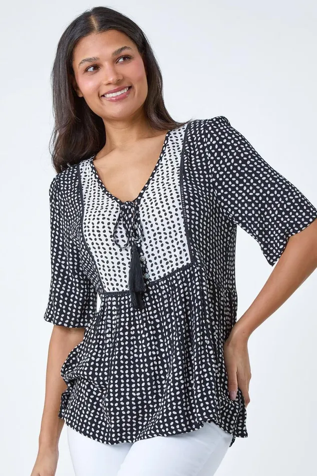 Women Black Geometric Print Tassel Tie Smock Top Roman Tops